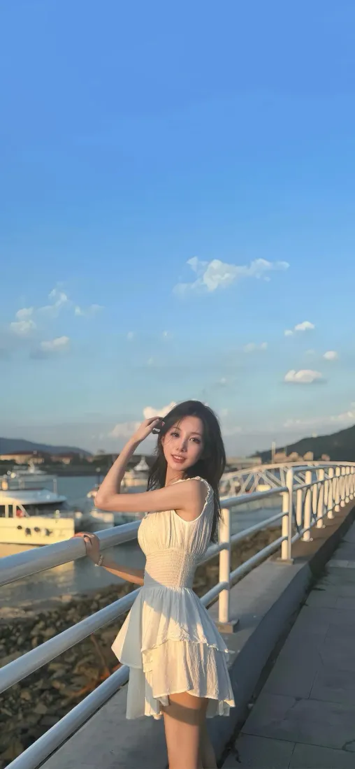 清纯美女手机壁纸｜海边背景图片 - 户外休闲「哲风壁纸」