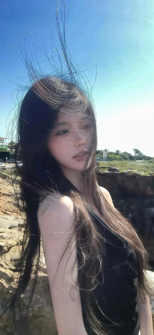 长发美女手机壁纸｜户外背景图片 - 微风「哲风壁纸」