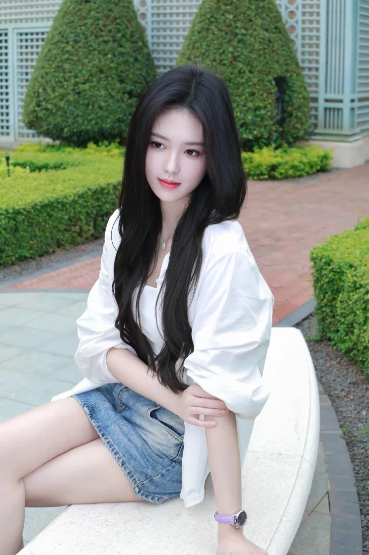 清纯长发美女手机壁纸｜户外背景图片 - 休闲街拍「哲风壁纸」