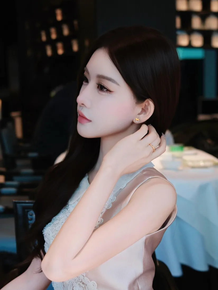 长发美女手机壁纸｜室内背景图片 - 精致御姐「哲风壁纸」