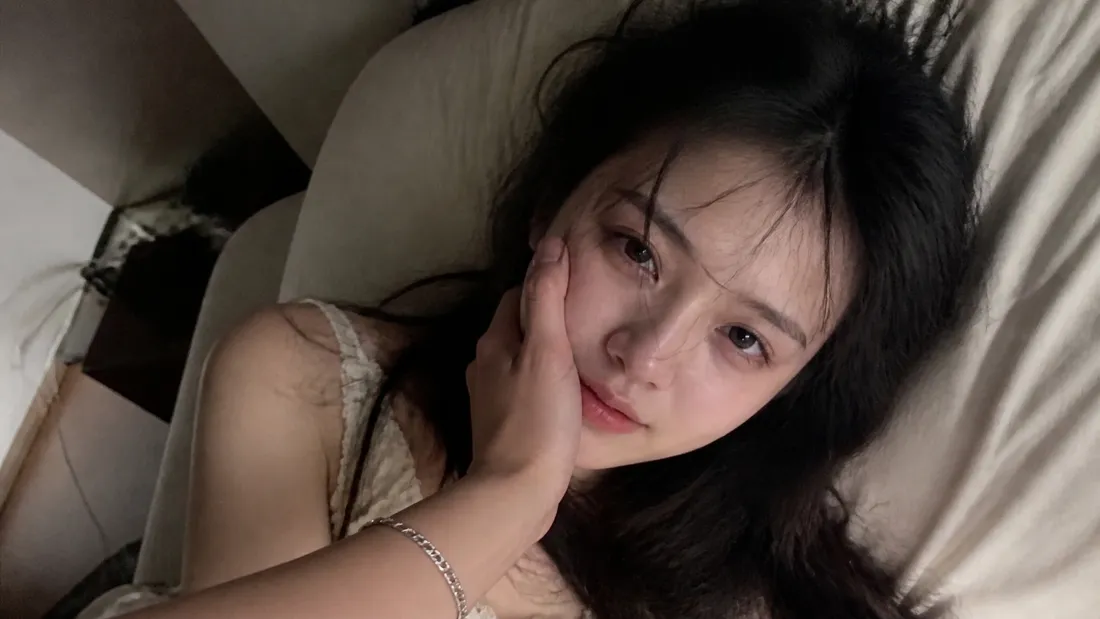 2k清纯女友壁纸｜居家背景图片 - 对镜拍照「哲风壁纸」