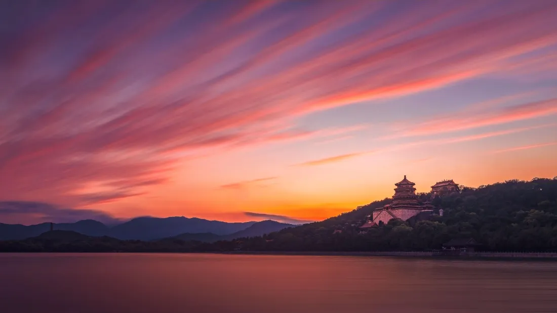 4k晚霞壁纸｜风景背景图片 - 湖畔古建筑「哲风壁纸」