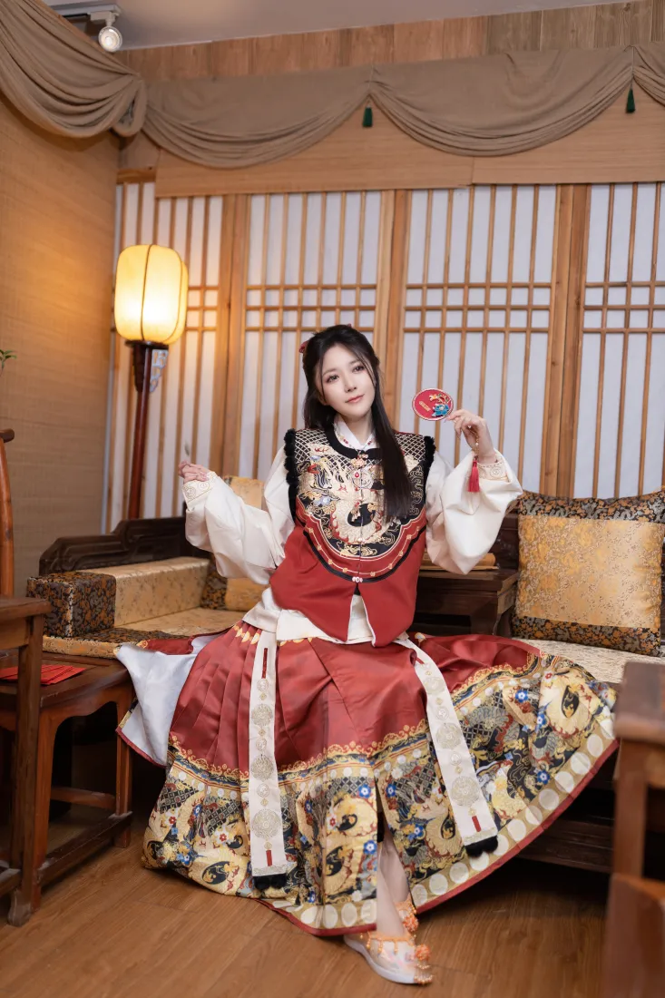 红衣少女手机壁纸｜和风室内背景图片 - 传统服饰「哲风壁纸」