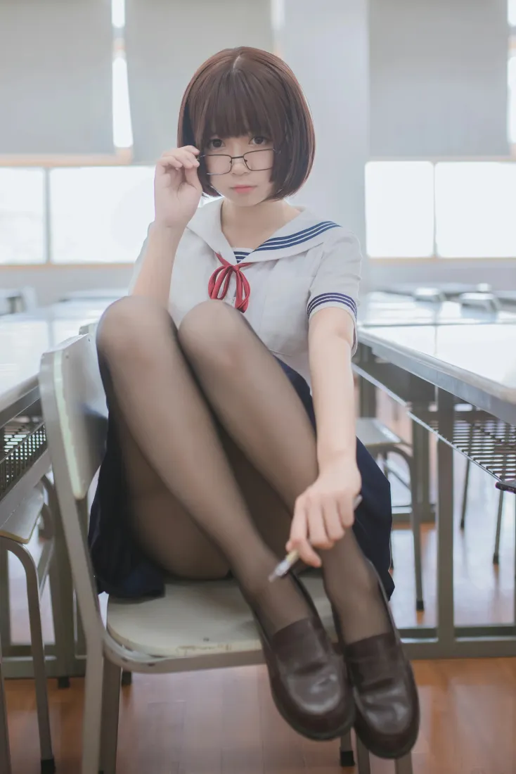 jk手机壁纸｜黑丝背景图片 - 水手服少女「哲风壁纸」