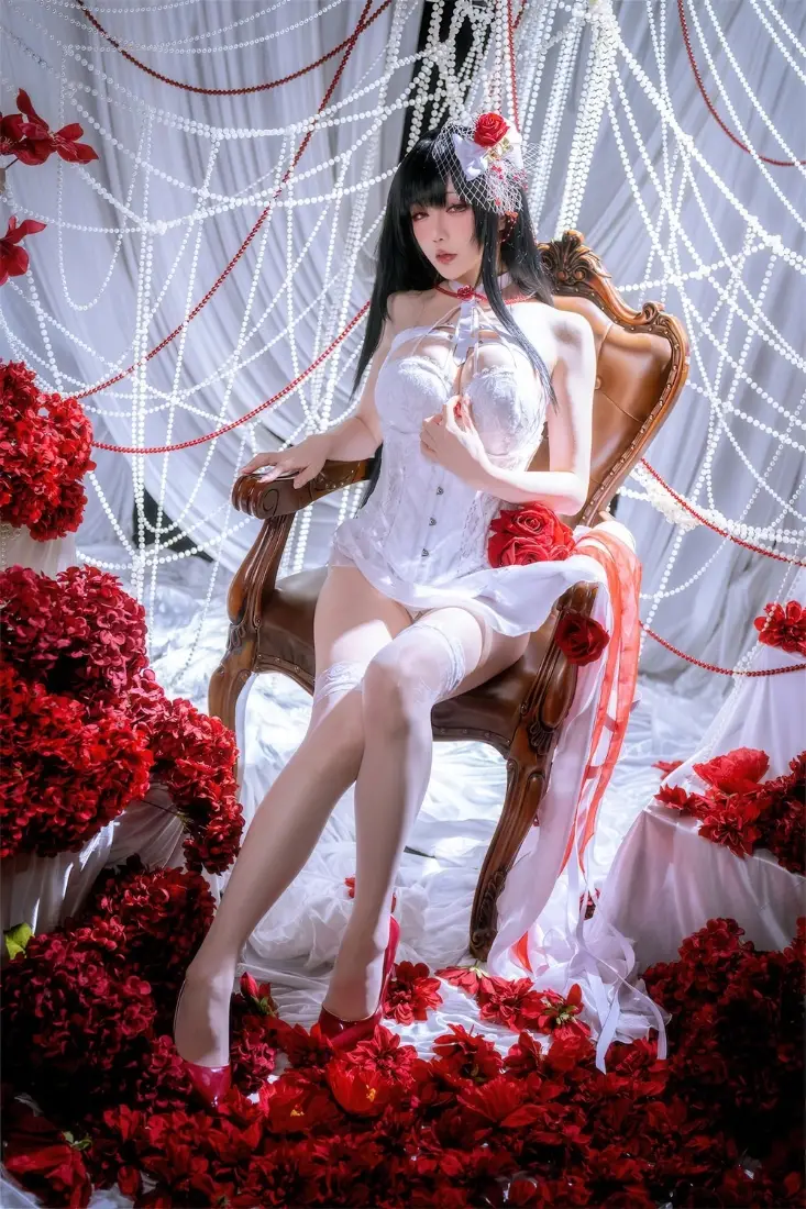 角色扮演手机壁纸｜白色背景图片 - 红色花簇布景「哲风壁纸」