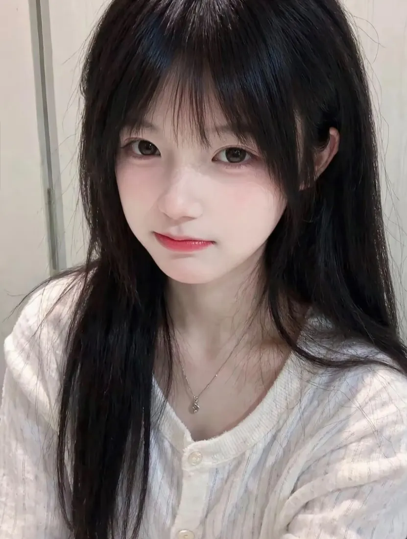 清纯美女手机壁纸｜居家背景图片 - 白衬衫穿搭「哲风壁纸」