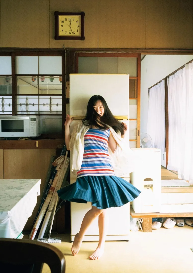 居家少女手机壁纸｜日式温馨住宅背景图片 - 舒适日常「哲风壁纸」