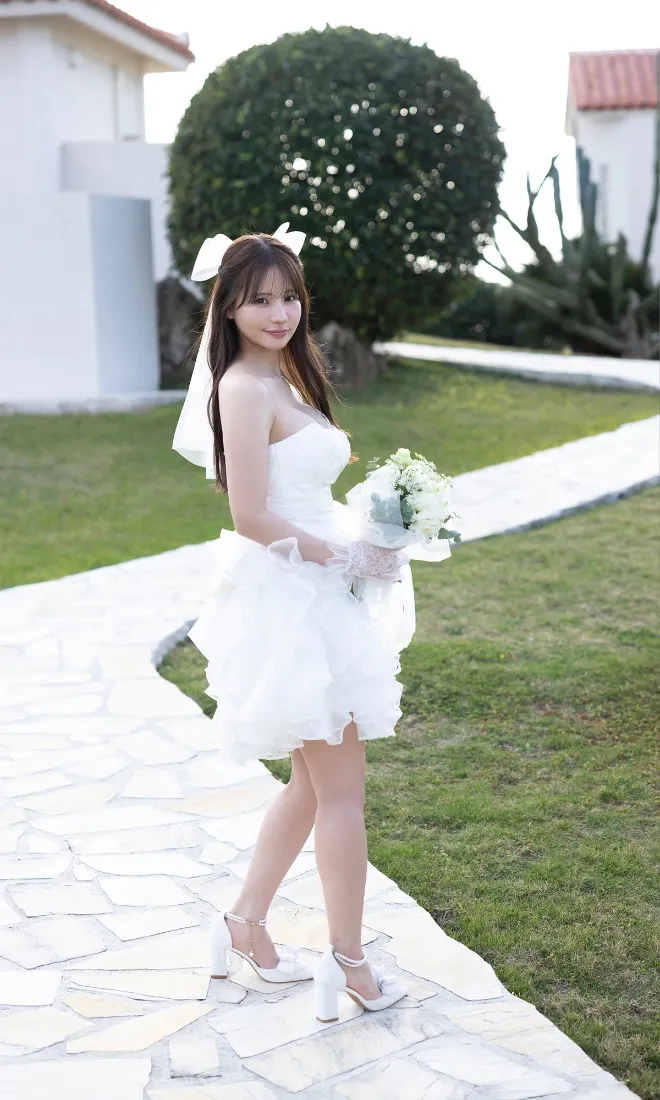 新娘手机壁纸｜户外草坪背景图片 - 浪漫婚纱写真「哲风壁纸」