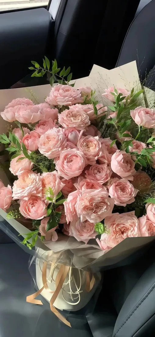 粉蔷薇手机壁纸｜鲜花花束背景图片 - 车内治愈清新花艺「哲风壁纸」