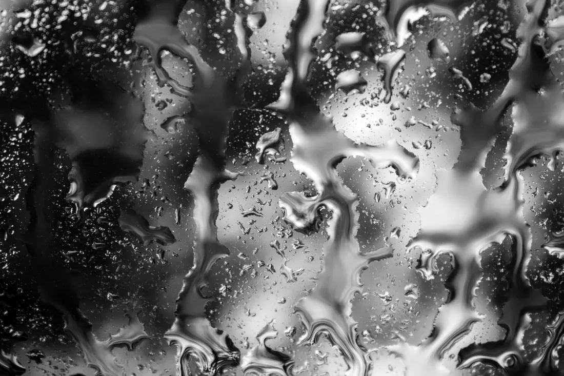 6k下雨天玻璃壁纸｜水珠水流背景图片 - 治愈质感纹理「哲风壁纸」
