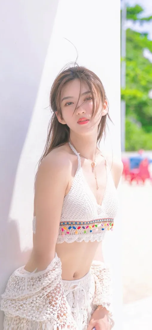 气质美女手机壁纸｜户外白墙背景图片 - 夏日清新写真「哲风壁纸」
