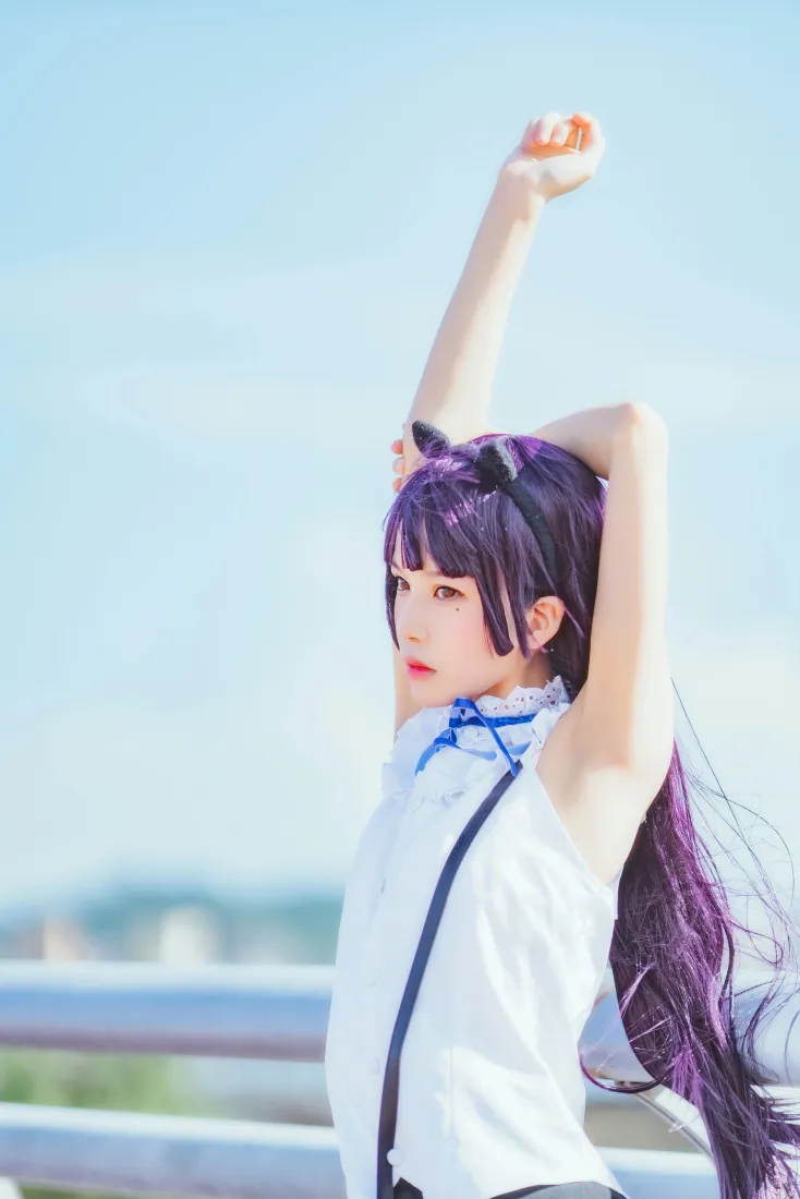 桜桃喵刻晴cos手机壁纸｜户外蓝天背景图片 - 猫耳少女白上衣「哲风壁纸」