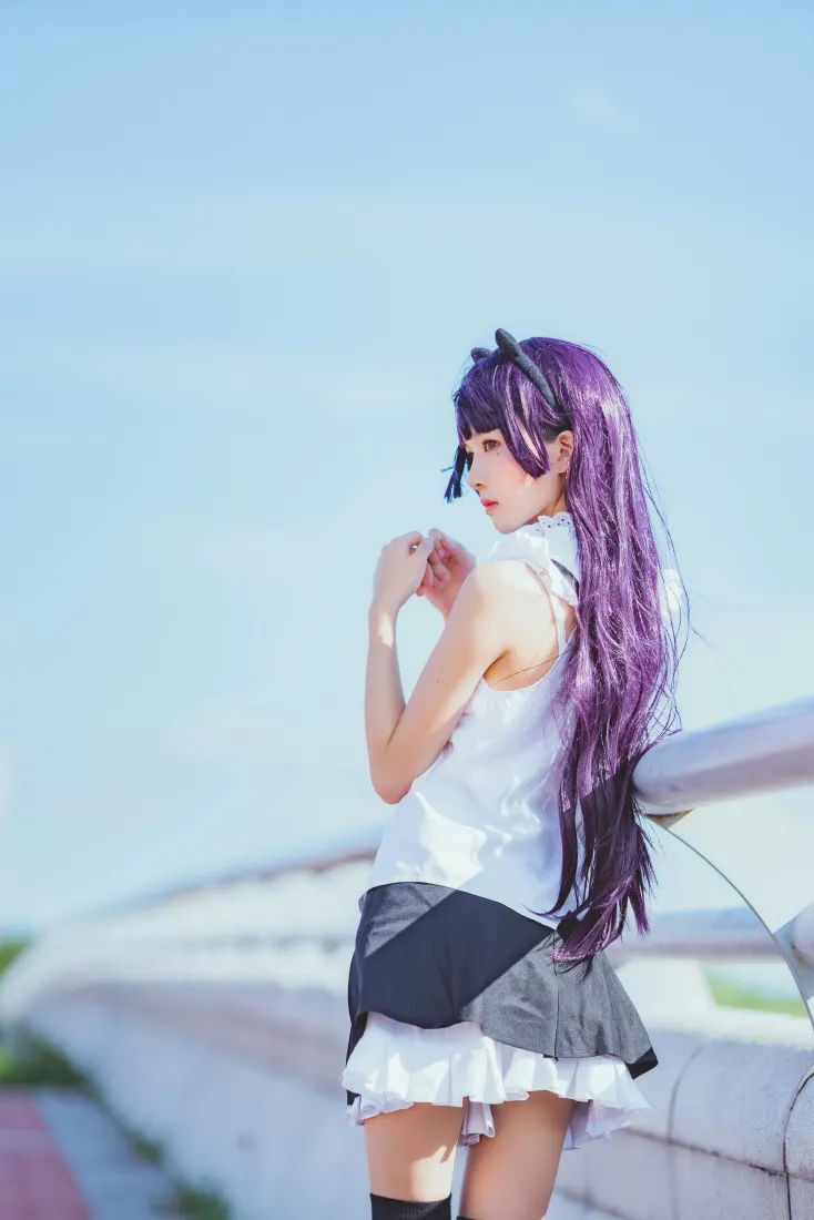 桜桃喵手机壁纸｜猫耳少女短裙穿搭背景图片 - 户外蓝天清新写真「哲风壁纸」