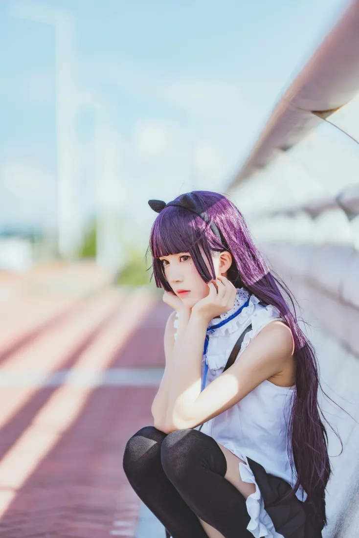 桜桃喵cos五更琉璃手机壁纸｜户外跑道背景图片 - 猫耳少女「哲风壁纸」