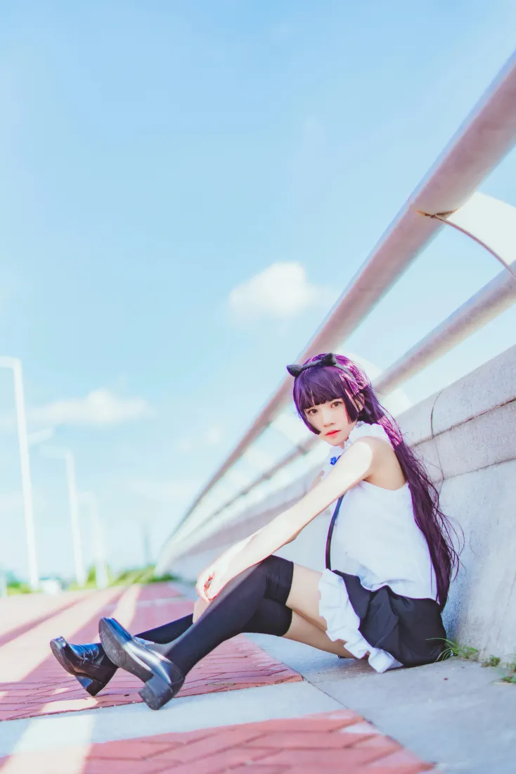 桜桃喵黑猫cos手机壁纸｜蓝天户外背景图片 - 甜美猫耳少女「哲风壁纸」