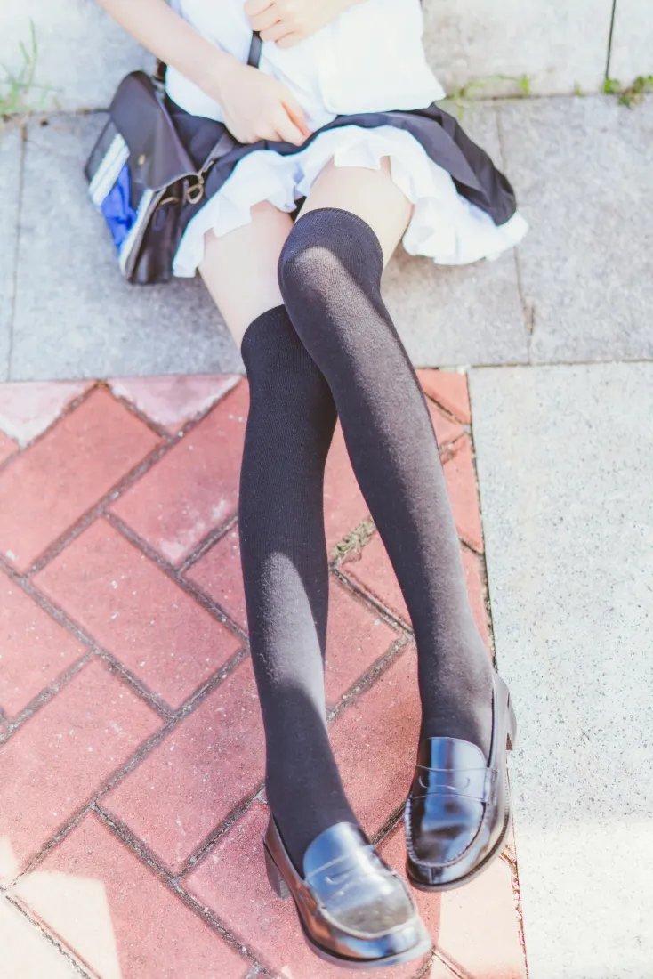 桜桃喵手机壁纸｜猫耳少女穿搭背景图片 - 清纯甜美户外写真「哲风壁纸」