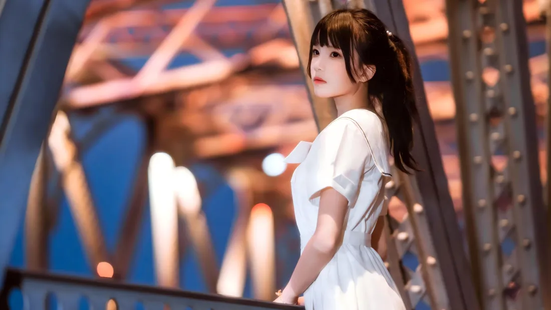 6k白衣马尾美女壁纸｜钢架桥边背景图片 - 清新氛围感「哲风壁纸」