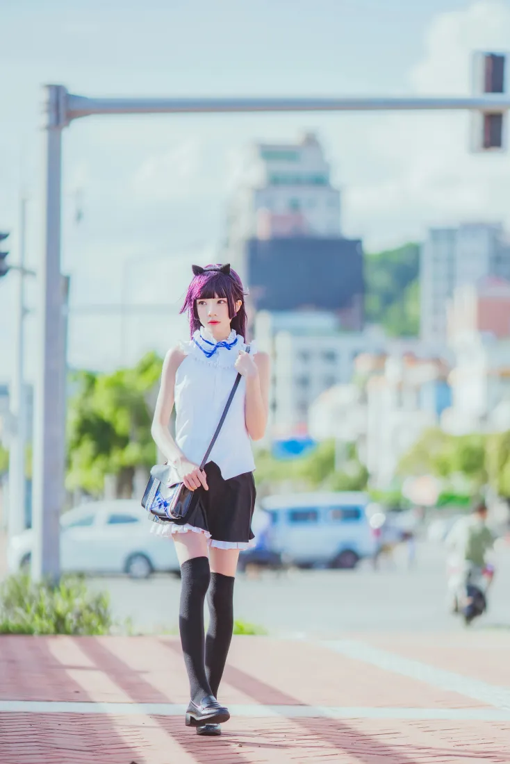 桜桃喵手机壁纸｜猫耳少女背景图片 - 白上衣短裙过膝袜「哲风壁纸」