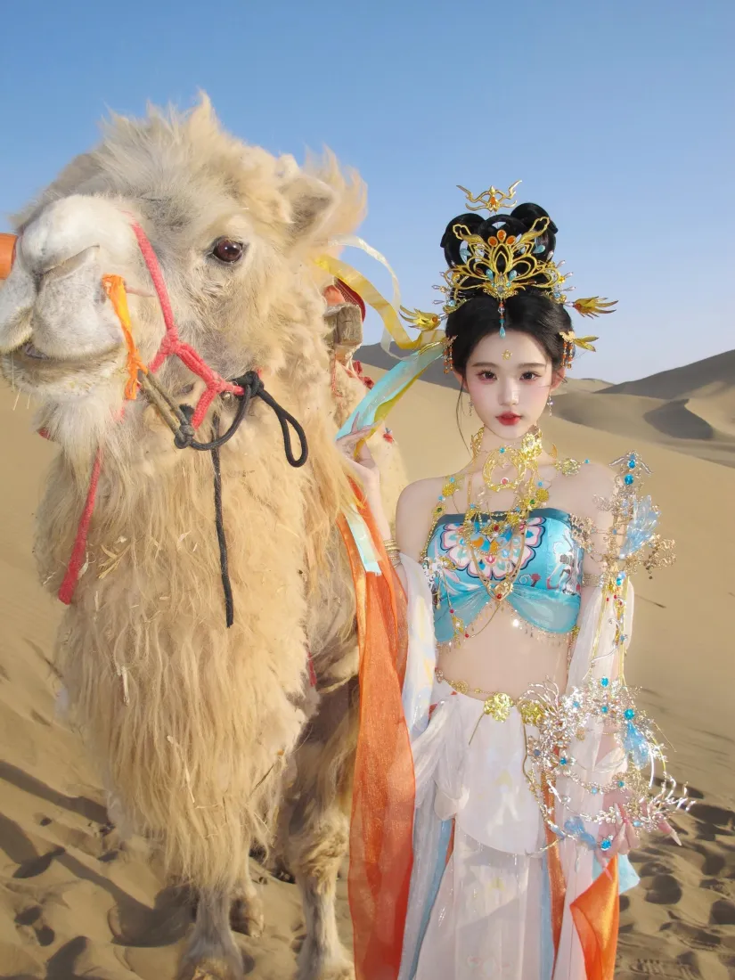 敦煌飞天手机壁纸｜沙漠骆驼蓝天背景图片 - 古风异域美女「哲风壁纸」
