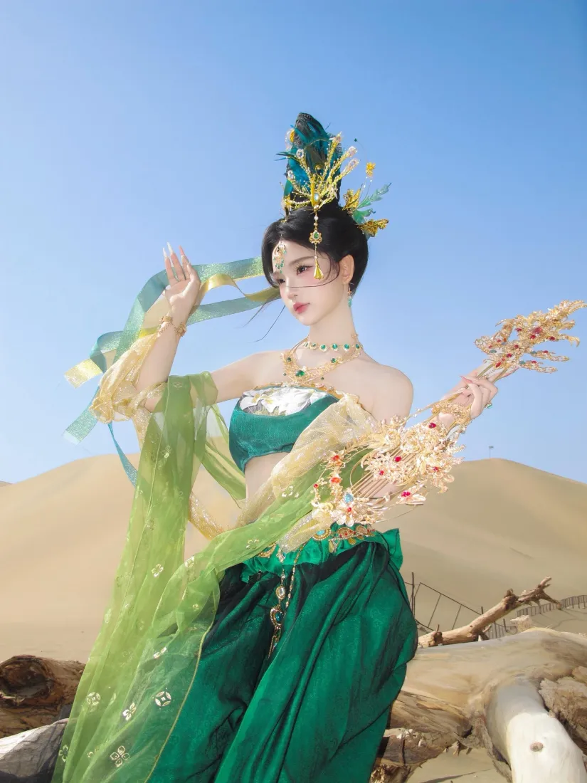 敦煌飞天手机壁纸｜沙漠蓝天背景图片 - 古风绿衣美女「哲风壁纸」
