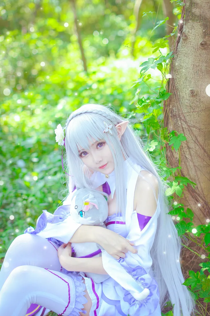 艾米利亚手机壁纸｜森林户外背景图片 - 精灵少女cosplay「哲风壁纸」