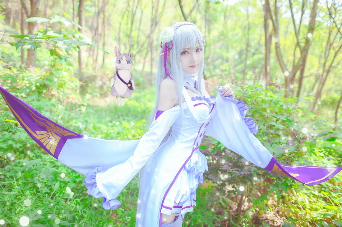 3k艾米利亚壁纸｜森林户外背景图片 - 精灵少女cosplay「哲风壁纸」