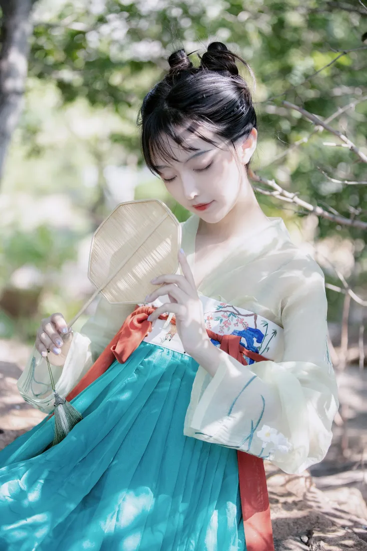 Shika小鹿鹿手机壁纸｜林间汉服背景图片 - 古风少女「哲风壁纸」