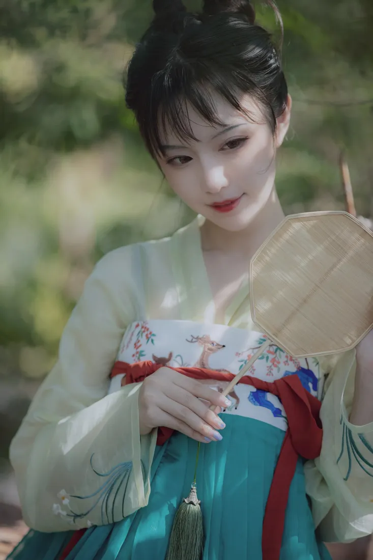 Shika小鹿鹿手机壁纸｜汉服古风背景图片 - 清新户外写真「哲风壁纸」
