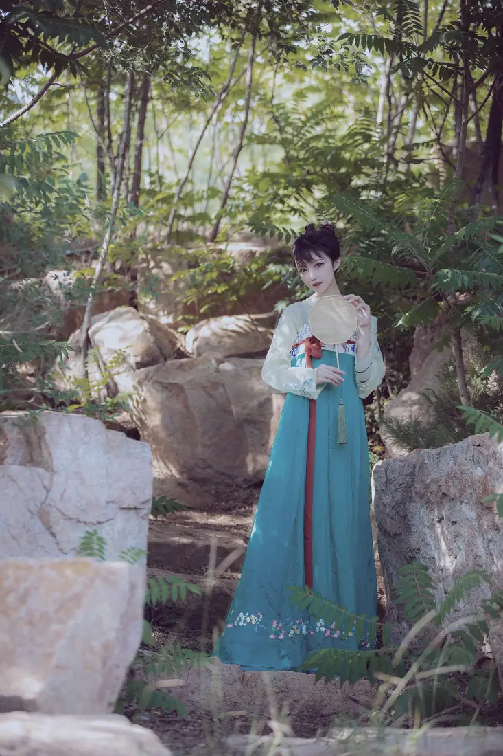 Shika小鹿鹿手机壁纸｜古风汉服写真背景图片 - 林间清新人像「哲风壁纸」