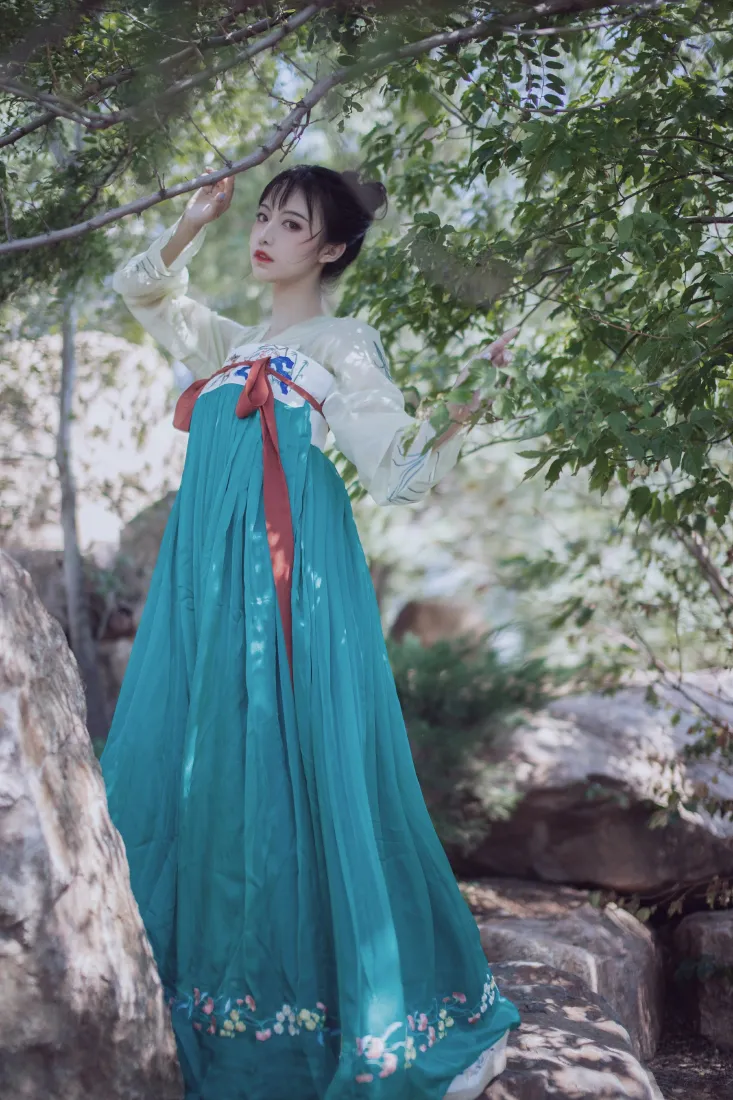 Shika小鹿鹿手机壁纸｜林间汉服背景图片 - 古风写真「哲风壁纸」