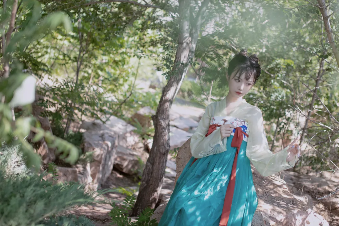 4kShika小鹿鹿壁纸｜林间汉服背景图片 - 清新古风写真「哲风壁纸」