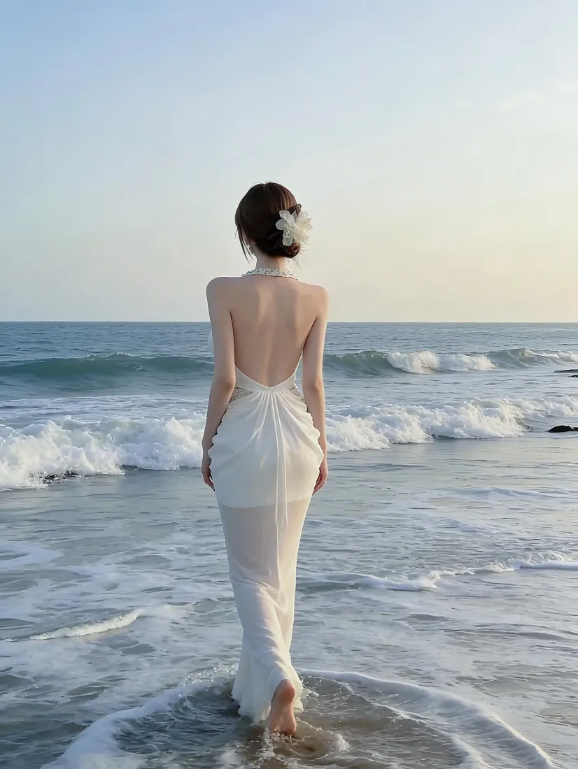 露背白裙美女手机壁纸｜海边海浪背景图片 - 氛围感治愈背影「哲风壁纸」