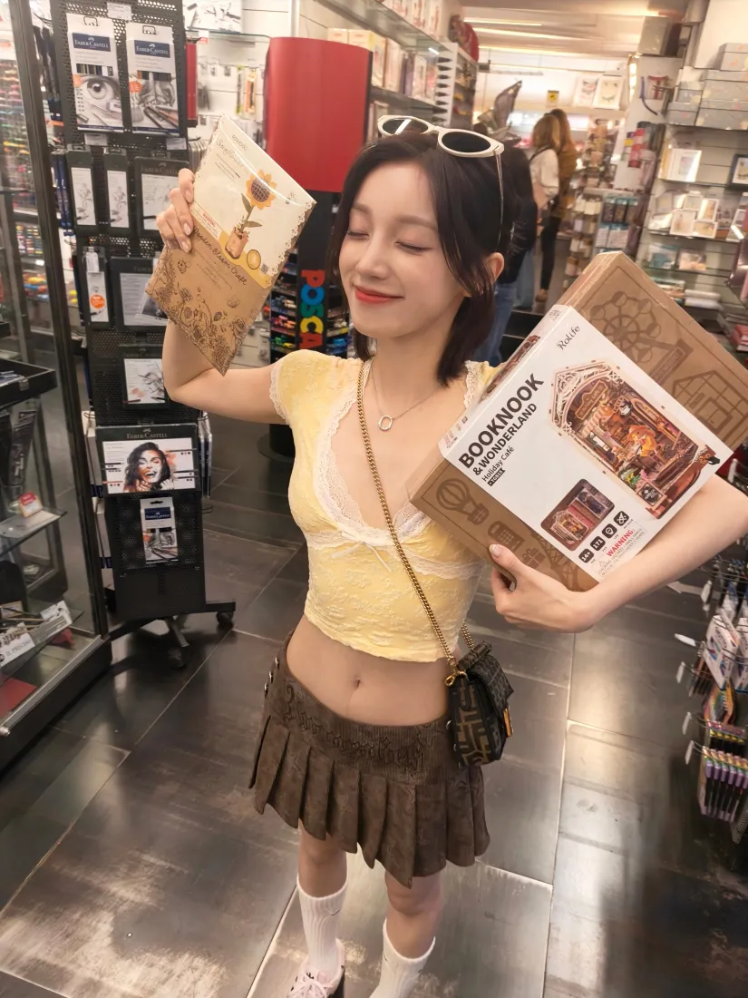 宋雨琦手机壁纸｜商店购物背景图片 - 甜酷少女穿搭「哲风壁纸」