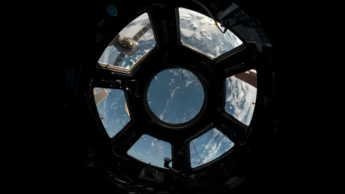 2k地球壁纸｜航天器舷窗背景图片 - 太空宇宙蓝色星球「哲风壁纸」