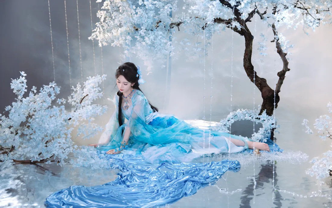 4k蓝衣古装美女壁纸｜雪景雾凇背景图片 - 清冷古风人像「哲风壁纸」