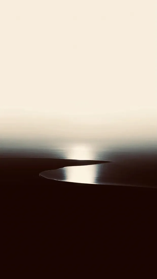 湖水手机壁纸｜黄昏反光旷野背景图片 - 极简静谧「哲风壁纸」