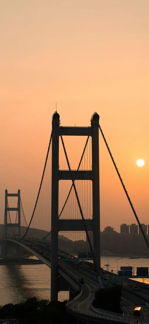 晚霞高架桥手机壁纸｜城市江边黄昏背景图片 - 落日风景「哲风壁纸」