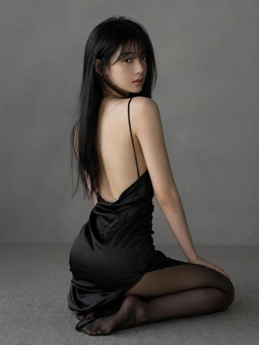 冷艳美女手机壁纸｜露背黑裙背景图片 - 高级感写真「哲风壁纸」