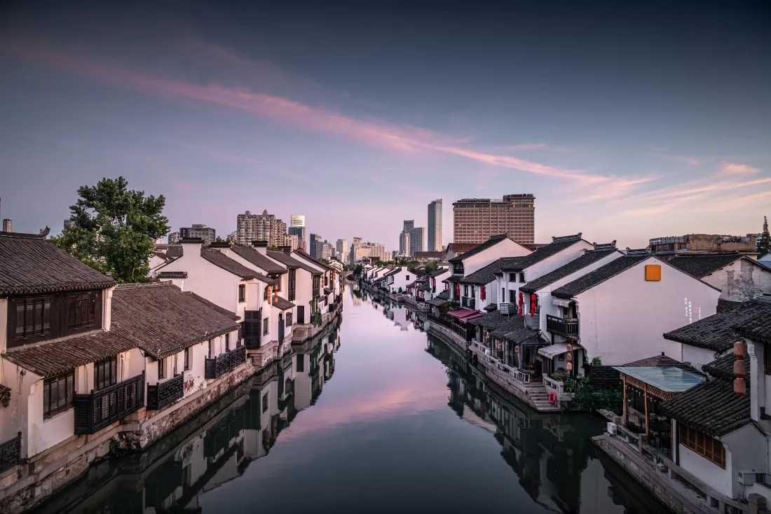 6k江南水乡壁纸｜临河古居水巷背景图片 - 落日晚霞「哲风壁纸」