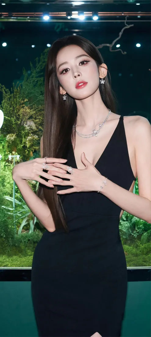 长发美女手机壁纸｜深绿黑裙背景图片 - 氛围感时尚写真「哲风壁纸」