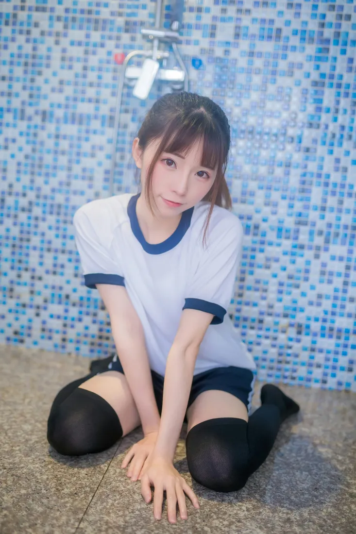 太郎Kitaro手机壁纸｜浴室瓷砖背景图片 - 体操服少女「哲风壁纸」