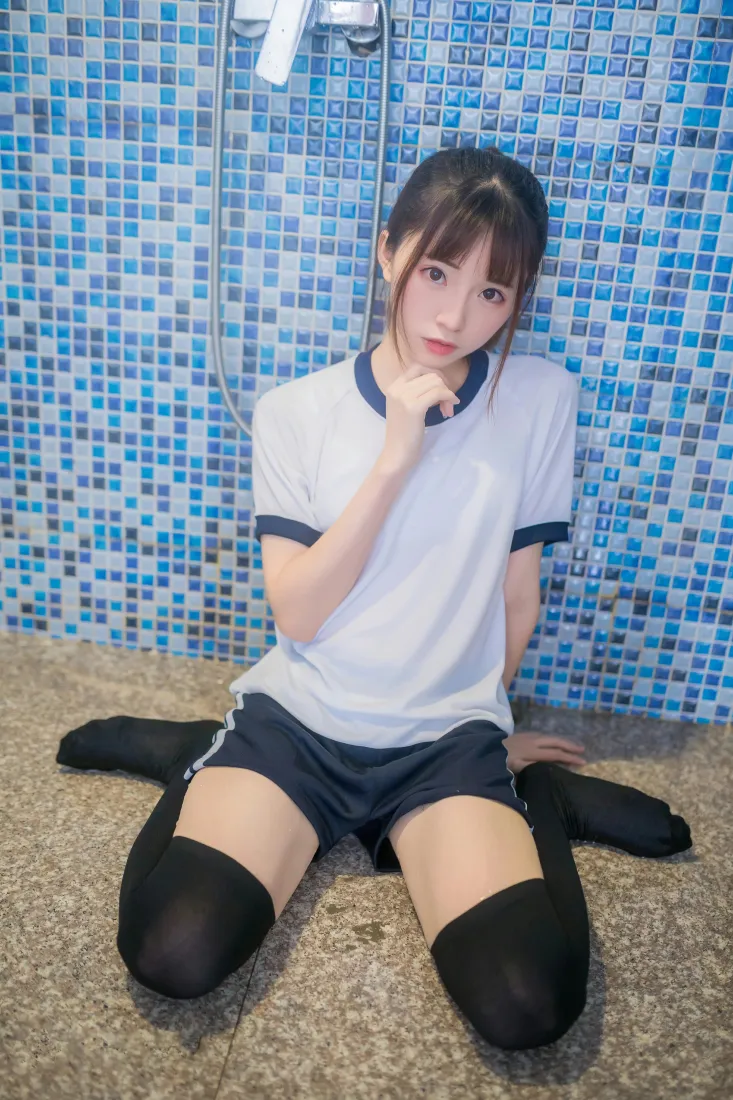 太郎Kitaro手机壁纸｜体操服少女背景图片 - 过膝袜写真「哲风壁纸」