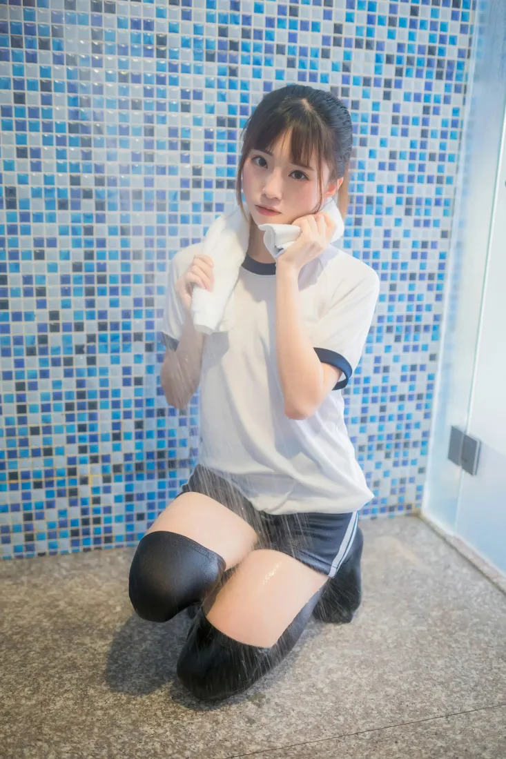 太郎Kitaro手机壁纸｜体操服少女背景图片 - 室内过膝袜写真「哲风壁纸」