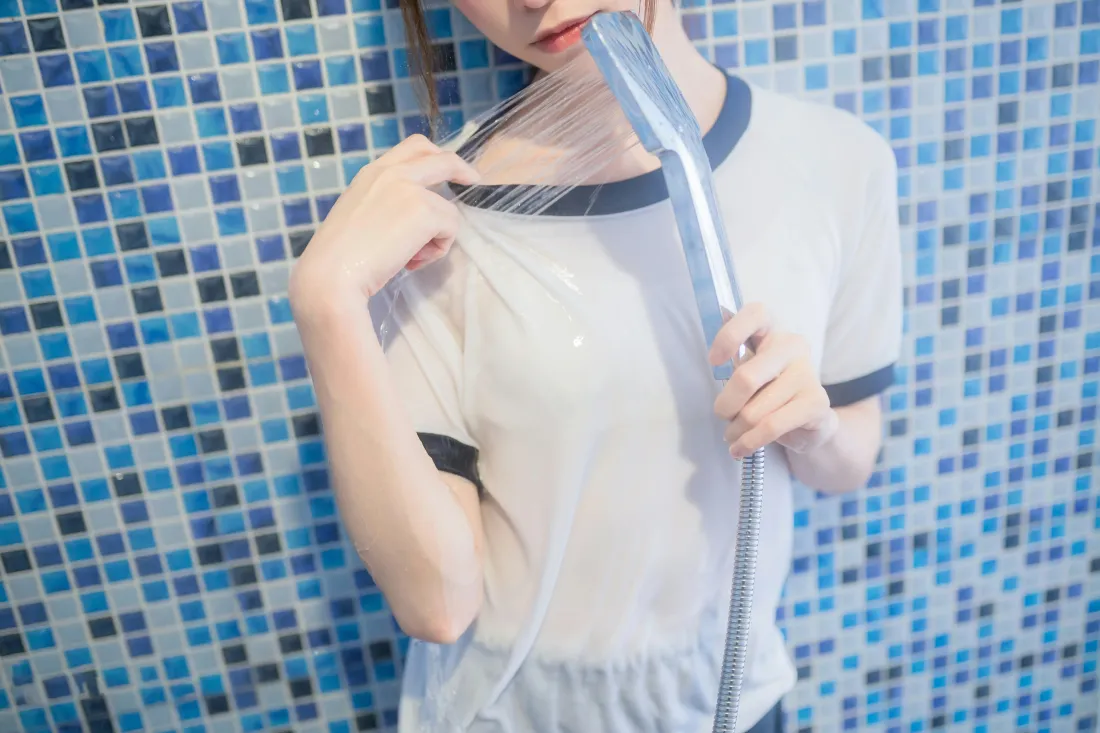 6k少女体操服壁纸｜浴室淋浴背景图片 - 太郎Kitaro作品「哲风壁纸」