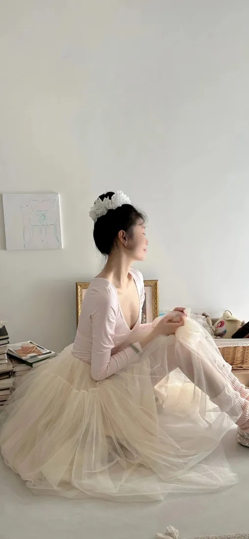芭蕾美女手机壁纸｜室内练功背景图片 - 优雅气质穿搭「哲风壁纸」