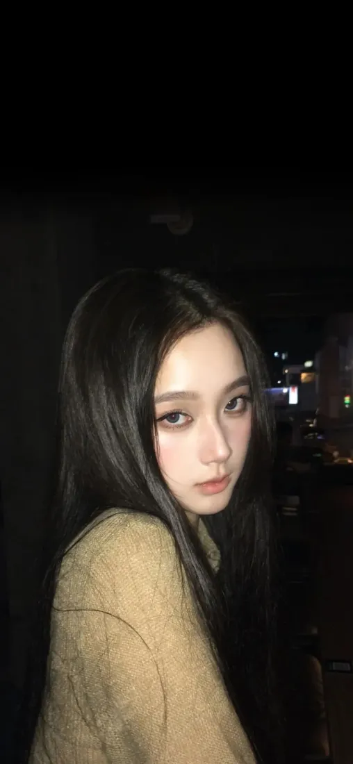 美女手机壁纸｜夜晚街景背景图片 - 氛围感长发女生「哲风壁纸」