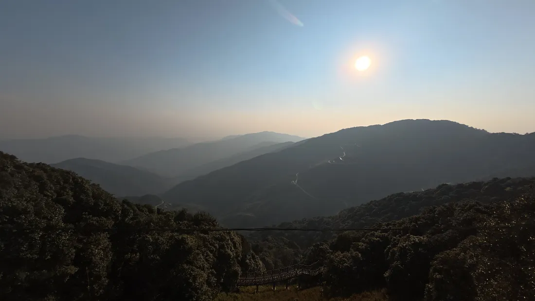 4k群山壁纸｜层叠山峦背景图片 - 晴朗户外山景「哲风壁纸」