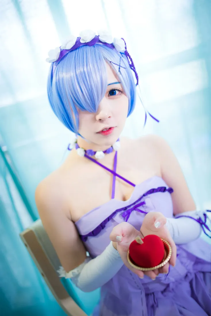 蕾姆手机壁纸｜二佐Nisa cosplay写真背景图片 - 紫色吊脖睡衣「哲风壁纸」