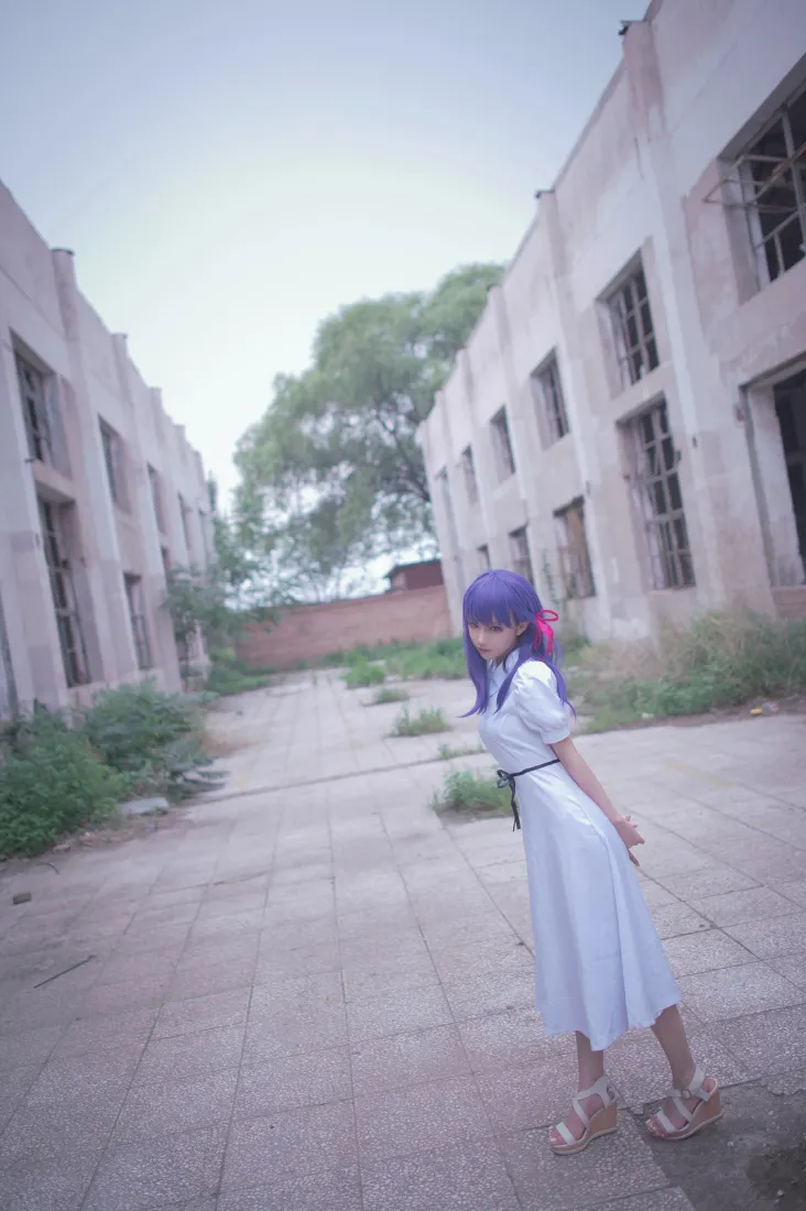 间桐樱手机壁纸｜旧楼户外背景图片 - Shika小鹿鹿cosplay「哲风壁纸」