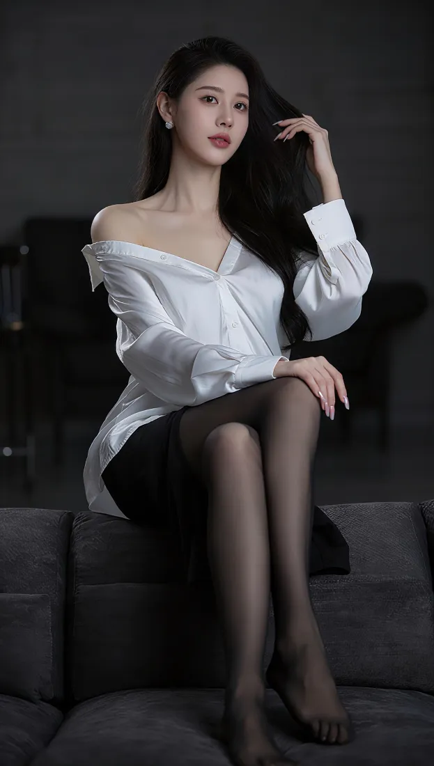 御姐美女手机壁纸｜露肩白衬衫背景图片 - 黑丝沙发写真「哲风壁纸」